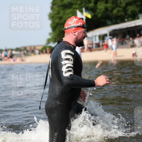 22.06.2025 - Viking Triathlon Michael Strokosch http://msf.ph/oto/8056278 22.06.2025 10:30:24 Schwimmen 132, 381, 393, 491, 551, 626, 643 meine-sportfotos.de