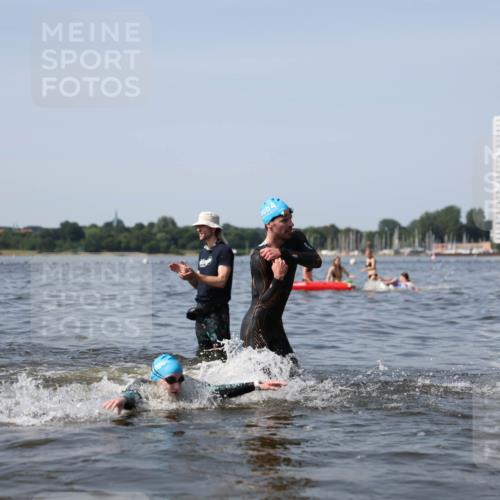 22.06.2025 - Viking Triathlon Michael Strokosch http://msf.ph/oto/8056282 22.06.2025 10:30:30 Schwimmen 13, 393, 551, 643, 651 meine-sportfotos.de
