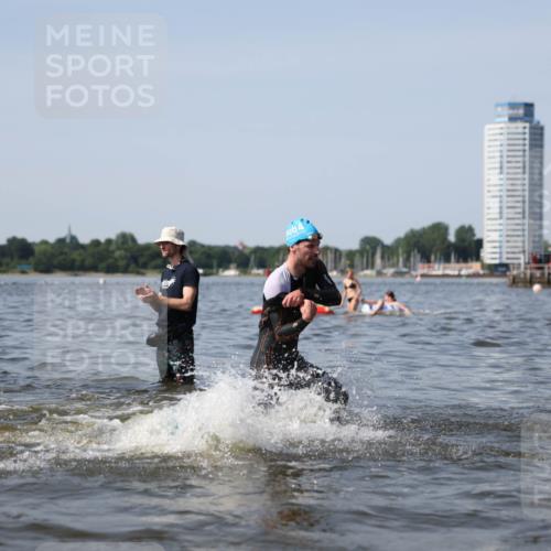 22.06.2025 - Viking Triathlon Michael Strokosch http://msf.ph/oto/8056284 22.06.2025 10:30:30 Schwimmen 13, 393, 551, 643, 651 meine-sportfotos.de