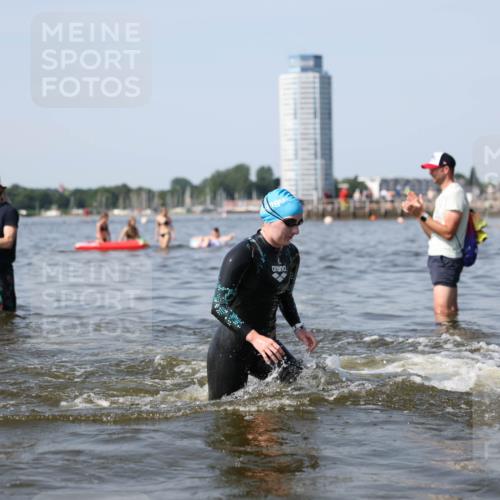 22.06.2025 - Viking Triathlon Michael Strokosch http://msf.ph/oto/8056292 22.06.2025 10:30:32 Schwimmen 13, 188, 393, 551, 643, 651 meine-sportfotos.de