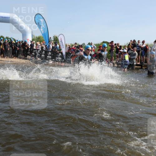 22.06.2025 - Viking Triathlon Michael Strokosch http://msf.ph/oto/8056324 22.06.2025 10:02:45 Schwimmen 40, 98, 161, 164, 264, 323, 340, 366, 427, 429, 430, 486, 548, 552, 608 meine-sportfotos.de