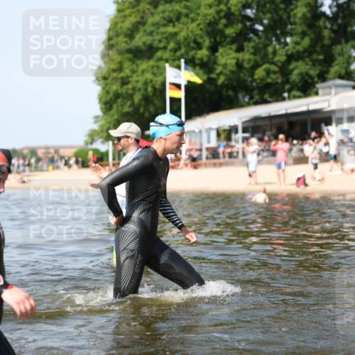 22.06.2025 - Viking Triathlon Michael Strokosch http://msf.ph/oto/8056325 22.06.2025 10:30:38 Schwimmen 13, 188, 393, 551, 630, 651 meine-sportfotos.de