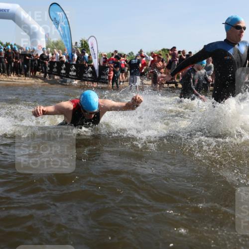 22.06.2025 - Viking Triathlon Michael Strokosch http://msf.ph/oto/8056330 22.06.2025 10:02:47 Schwimmen 40, 98, 161, 164, 264, 323, 340, 366, 427, 429, 430, 486, 548, 552, 608 meine-sportfotos.de