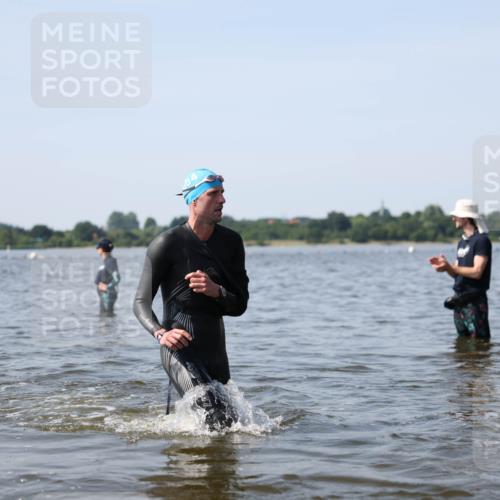 22.06.2025 - Viking Triathlon Michael Strokosch http://msf.ph/oto/8056331 22.06.2025 10:30:40 Schwimmen 13, 188, 393, 444, 551, 630, 651 meine-sportfotos.de