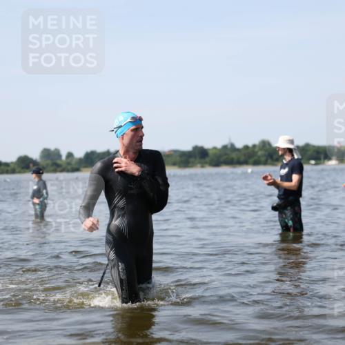 22.06.2025 - Viking Triathlon Michael Strokosch http://msf.ph/oto/8056333 22.06.2025 10:30:41 Schwimmen 13, 188, 444, 551, 630, 651 meine-sportfotos.de