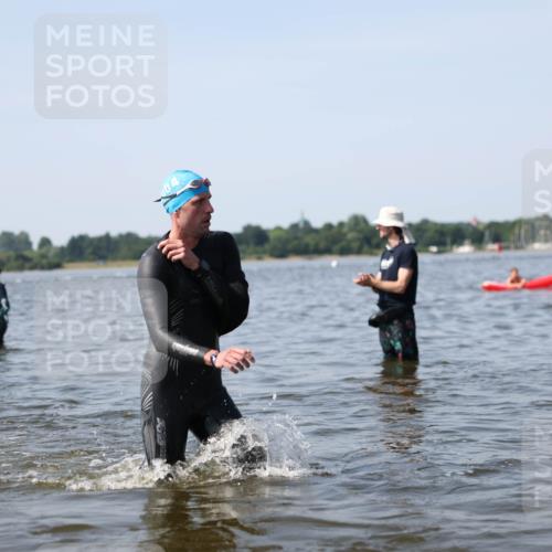 22.06.2025 - Viking Triathlon Michael Strokosch http://msf.ph/oto/8056335 22.06.2025 10:30:41 Schwimmen 13, 188, 444, 551, 630, 651 meine-sportfotos.de