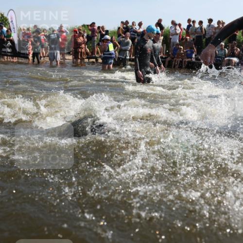 22.06.2025 - Viking Triathlon Michael Strokosch http://msf.ph/oto/8056336 22.06.2025 10:02:47 Schwimmen 40, 98, 161, 164, 264, 323, 340, 366, 427, 429, 430, 486, 548, 552, 608 meine-sportfotos.de