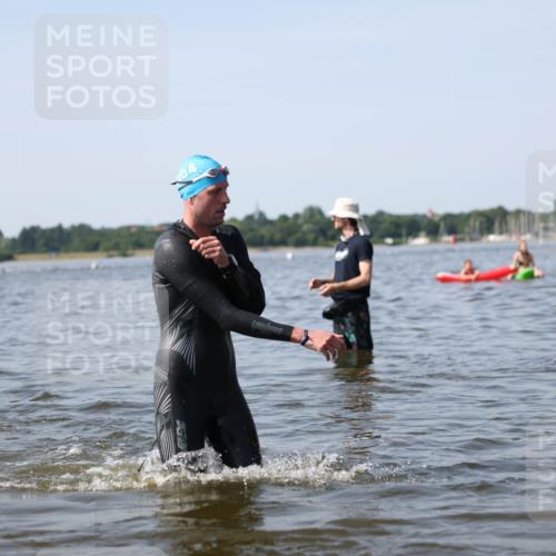 22.06.2025 - Viking Triathlon Michael Strokosch http://msf.ph/oto/8056337 22.06.2025 10:30:41 Schwimmen 13, 188, 444, 551, 630, 651 meine-sportfotos.de