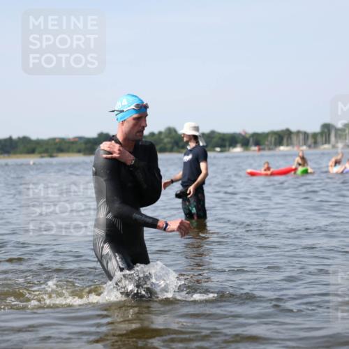 22.06.2025 - Viking Triathlon Michael Strokosch http://msf.ph/oto/8056339 22.06.2025 10:30:41 Schwimmen 13, 188, 444, 551, 630, 651 meine-sportfotos.de
