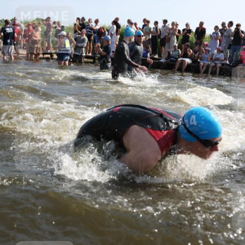22.06.2025 - Viking Triathlon Michael Strokosch http://msf.ph/oto/8056340 22.06.2025 10:02:48 Schwimmen 40, 98, 161, 164, 264, 323, 340, 366, 427, 429, 430, 486, 548, 552, 608 meine-sportfotos.de