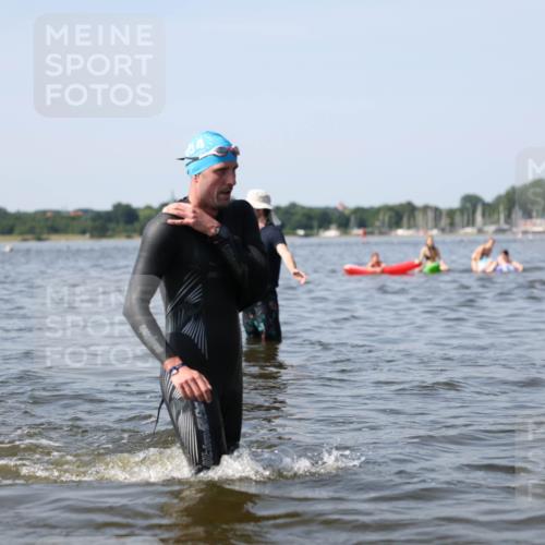 22.06.2025 - Viking Triathlon Michael Strokosch http://msf.ph/oto/8056341 22.06.2025 10:30:42 Schwimmen 13, 162, 188, 444, 551, 630, 651 meine-sportfotos.de