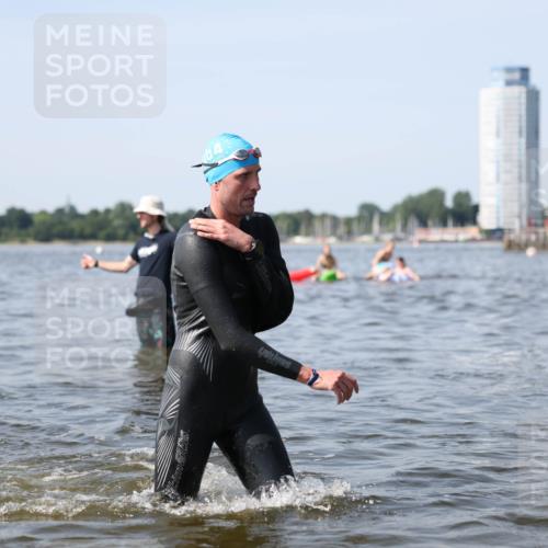 22.06.2025 - Viking Triathlon Michael Strokosch http://msf.ph/oto/8056345 22.06.2025 10:30:42 Schwimmen 13, 162, 188, 444, 551, 630, 651 meine-sportfotos.de