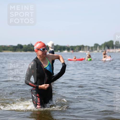 22.06.2025 - Viking Triathlon Michael Strokosch http://msf.ph/oto/8056360 22.06.2025 10:30:46 Schwimmen 13, 45, 162, 188, 444, 630, 651 meine-sportfotos.de