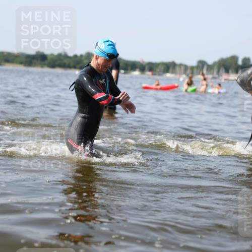 22.06.2025 - Viking Triathlon Michael Strokosch http://msf.ph/oto/8056378 22.06.2025 10:30:50 Schwimmen 45, 162, 188, 444, 510, 630, 651 meine-sportfotos.de