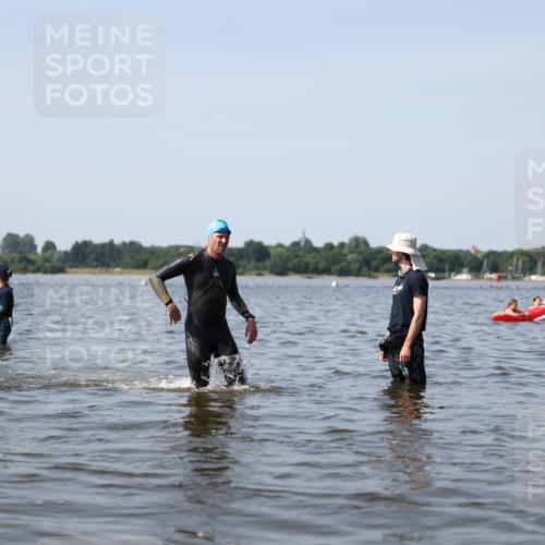 22.06.2025 - Viking Triathlon Michael Strokosch http://msf.ph/oto/8056393 22.06.2025 10:30:56 Schwimmen 45, 162, 237, 347, 352, 444, 510, 549, 630 meine-sportfotos.de