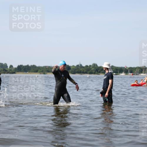 22.06.2025 - Viking Triathlon Michael Strokosch http://msf.ph/oto/8056395 22.06.2025 10:30:56 Schwimmen 45, 162, 237, 347, 352, 444, 510, 549, 630 meine-sportfotos.de