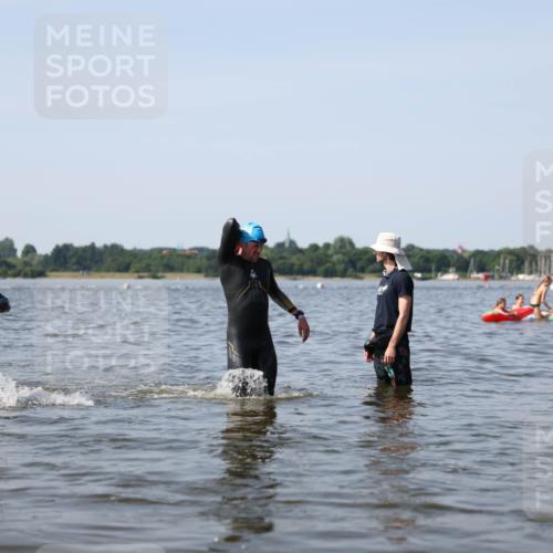 22.06.2025 - Viking Triathlon Michael Strokosch http://msf.ph/oto/8056397 22.06.2025 10:30:56 Schwimmen 45, 162, 237, 347, 352, 444, 510, 549, 630 meine-sportfotos.de