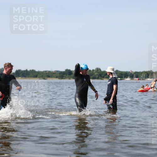 22.06.2025 - Viking Triathlon Michael Strokosch http://msf.ph/oto/8056401 22.06.2025 10:30:57 Schwimmen 45, 162, 237, 347, 352, 444, 510, 549, 630 meine-sportfotos.de