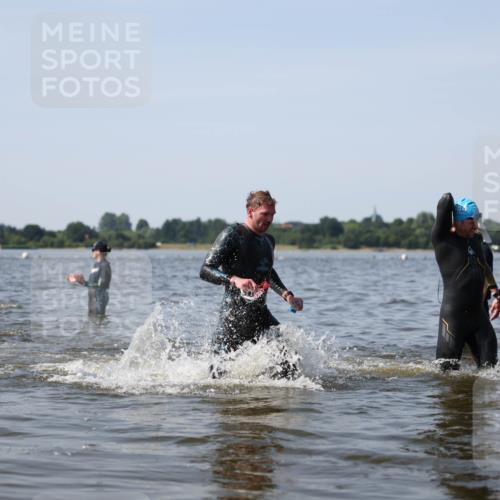 22.06.2025 - Viking Triathlon Michael Strokosch http://msf.ph/oto/8056402 22.06.2025 10:30:58 Schwimmen 45, 162, 237, 347, 352, 444, 510, 549, 630 meine-sportfotos.de