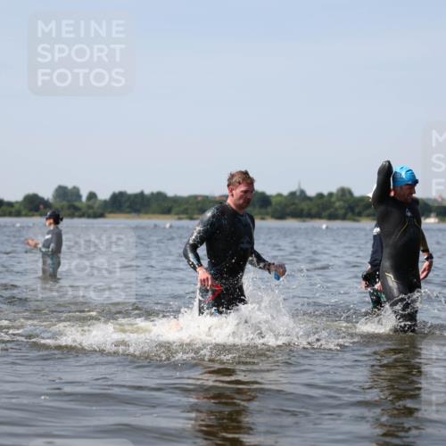 22.06.2025 - Viking Triathlon Michael Strokosch http://msf.ph/oto/8056404 22.06.2025 10:30:58 Schwimmen 45, 162, 237, 347, 352, 444, 510, 549, 630 meine-sportfotos.de
