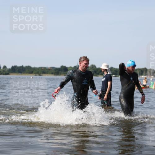 22.06.2025 - Viking Triathlon Michael Strokosch http://msf.ph/oto/8056408 22.06.2025 10:30:58 Schwimmen 45, 162, 237, 347, 352, 444, 510, 549, 630 meine-sportfotos.de
