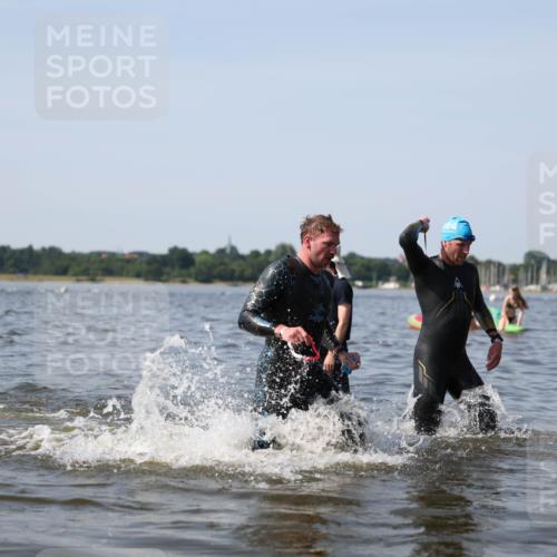 22.06.2025 - Viking Triathlon Michael Strokosch http://msf.ph/oto/8056409 22.06.2025 10:30:58 Schwimmen 45, 162, 237, 347, 352, 444, 510, 549, 630 meine-sportfotos.de