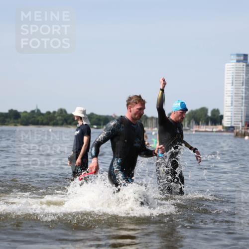 22.06.2025 - Viking Triathlon Michael Strokosch http://msf.ph/oto/8056413 22.06.2025 10:30:59 Schwimmen 45, 162, 237, 347, 352, 444, 510, 549 meine-sportfotos.de