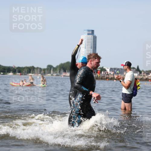 22.06.2025 - Viking Triathlon Michael Strokosch http://msf.ph/oto/8056418 22.06.2025 10:30:59 Schwimmen 45, 162, 237, 347, 352, 444, 510, 549 meine-sportfotos.de