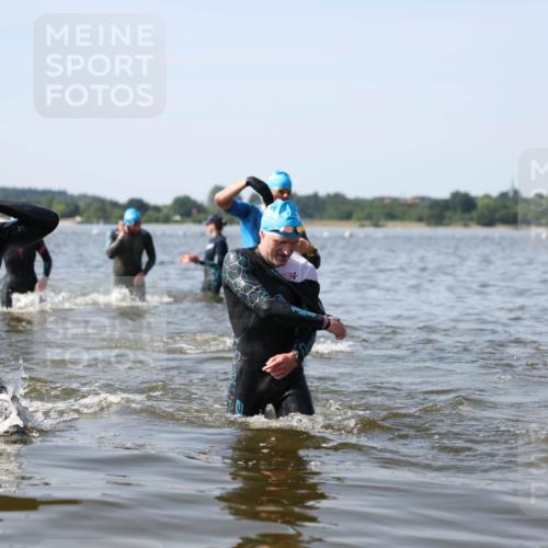 22.06.2025 - Viking Triathlon Michael Strokosch http://msf.ph/oto/8056420 22.06.2025 10:31:01 Schwimmen 45, 162, 237, 330, 347, 352, 510, 549 meine-sportfotos.de