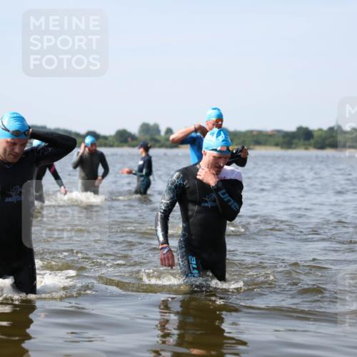 22.06.2025 - Viking Triathlon Michael Strokosch http://msf.ph/oto/8056424 22.06.2025 10:31:01 Schwimmen 45, 162, 237, 330, 347, 352, 510, 549 meine-sportfotos.de