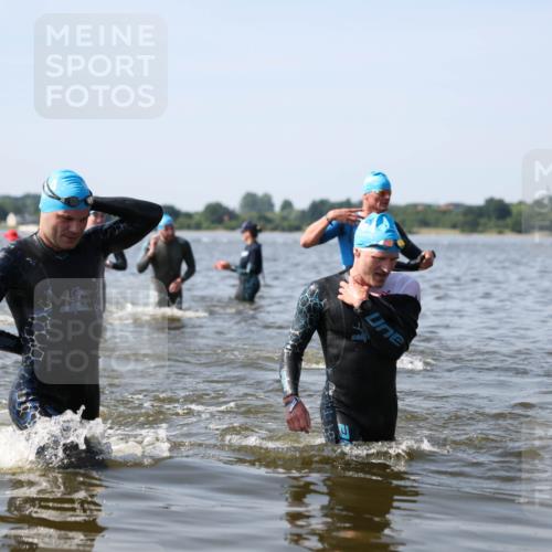 22.06.2025 - Viking Triathlon Michael Strokosch http://msf.ph/oto/8056426 22.06.2025 10:31:01 Schwimmen 45, 162, 237, 330, 347, 352, 510, 549 meine-sportfotos.de