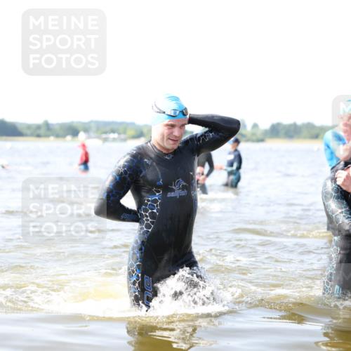 22.06.2025 - Viking Triathlon Michael Strokosch http://msf.ph/oto/8056428 22.06.2025 10:31:02 Schwimmen 45, 162, 216, 237, 330, 347, 352, 510, 549 meine-sportfotos.de