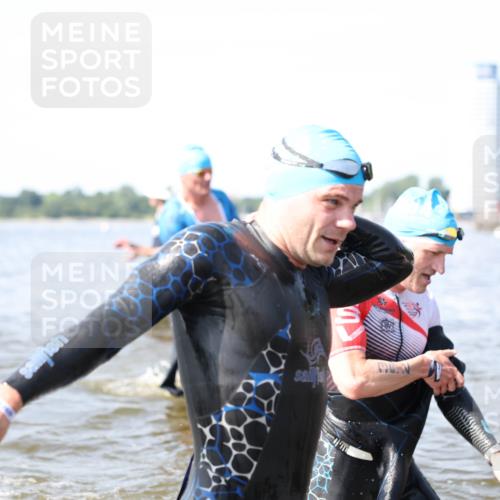 22.06.2025 - Viking Triathlon Michael Strokosch http://msf.ph/oto/8056442 22.06.2025 10:31:04 Schwimmen 45, 216, 237, 330, 347, 352, 510, 549 meine-sportfotos.de