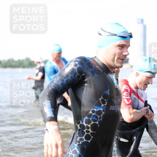 22.06.2025 - Viking Triathlon Michael Strokosch http://msf.ph/oto/8056444 22.06.2025 10:31:04 Schwimmen 45, 216, 237, 330, 347, 352, 510, 549 meine-sportfotos.de