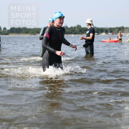 22.06.2025 - Viking Triathlon Michael Strokosch http://msf.ph/oto/8056450 22.06.2025 10:31:06 Schwimmen 45, 216, 237, 330, 347, 352, 510, 549 meine-sportfotos.de
