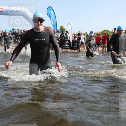 22.06.2025 - Viking Triathlon Michael Strokosch http://msf.ph/oto/8056468 22.06.2025 10:03:33 Schwimmen 25, 42, 58, 88, 179, 182, 221, 251, 324, 332, 434, 454, 556, 645, 659 meine-sportfotos.de