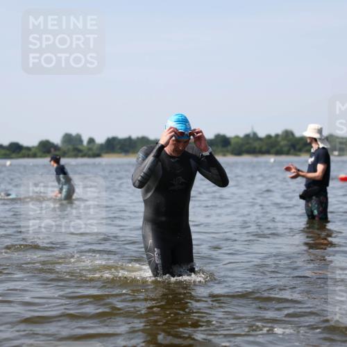 22.06.2025 - Viking Triathlon Michael Strokosch http://msf.ph/oto/8056472 22.06.2025 10:31:12 Schwimmen 216, 236, 237, 330, 347, 352, 549 meine-sportfotos.de