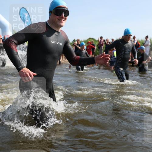 22.06.2025 - Viking Triathlon Michael Strokosch http://msf.ph/oto/8056473 22.06.2025 10:03:34 Schwimmen 42, 58, 62, 79, 148, 179, 182, 221, 324, 434, 454, 556, 619, 635, 645, 659 meine-sportfotos.de