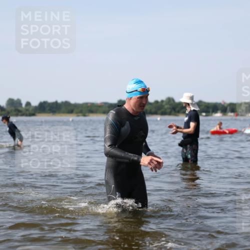 22.06.2025 - Viking Triathlon Michael Strokosch http://msf.ph/oto/8056476 22.06.2025 10:31:12 Schwimmen 216, 236, 237, 330, 347, 352, 549 meine-sportfotos.de