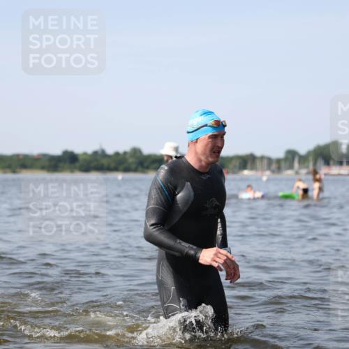 22.06.2025 - Viking Triathlon Michael Strokosch http://msf.ph/oto/8056482 22.06.2025 10:31:13 Schwimmen 216, 236, 237, 311, 330, 352, 549 meine-sportfotos.de