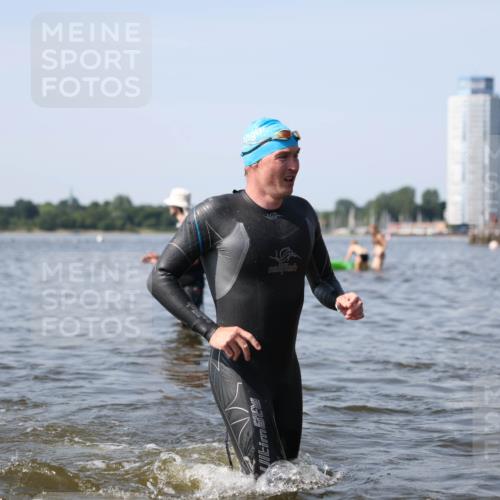22.06.2025 - Viking Triathlon Michael Strokosch http://msf.ph/oto/8056484 22.06.2025 10:31:13 Schwimmen 216, 236, 237, 311, 330, 352, 549 meine-sportfotos.de