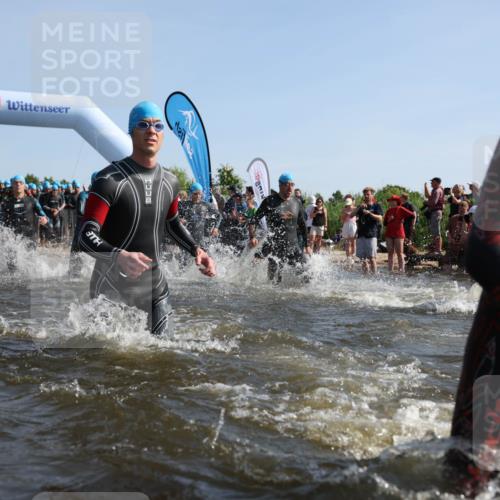 22.06.2025 - Viking Triathlon Michael Strokosch http://msf.ph/oto/8056507 22.06.2025 10:03:45 Schwimmen 26, 62, 77, 79, 108, 148, 157, 296, 396, 451, 456, 495, 619, 635, 648 meine-sportfotos.de