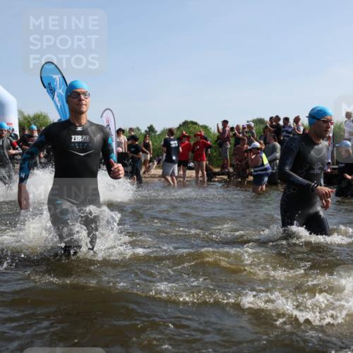 22.06.2025 - Viking Triathlon Michael Strokosch http://msf.ph/oto/8056519 22.06.2025 10:03:49 Schwimmen 26, 77, 108, 157, 296, 383, 396, 451, 456, 495, 648 meine-sportfotos.de