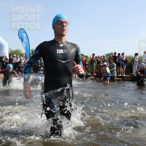 22.06.2025 - Viking Triathlon Michael Strokosch http://msf.ph/oto/8056521 22.06.2025 10:03:50 Schwimmen 26, 54, 77, 108, 157, 215, 242, 296, 336, 383, 396, 451, 456, 495, 648 meine-sportfotos.de