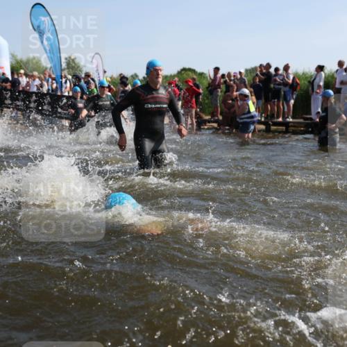 22.06.2025 - Viking Triathlon Michael Strokosch http://msf.ph/oto/8056533 22.06.2025 10:03:55 Schwimmen 26, 54, 77, 215, 220, 242, 315, 336, 383, 396, 433, 451, 495, 639, 657 meine-sportfotos.de