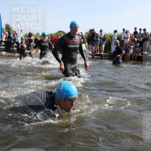 22.06.2025 - Viking Triathlon Michael Strokosch http://msf.ph/oto/8056537 22.06.2025 10:03:56 Schwimmen 26, 54, 77, 215, 220, 242, 315, 336, 383, 396, 433, 451, 495, 639, 657 meine-sportfotos.de