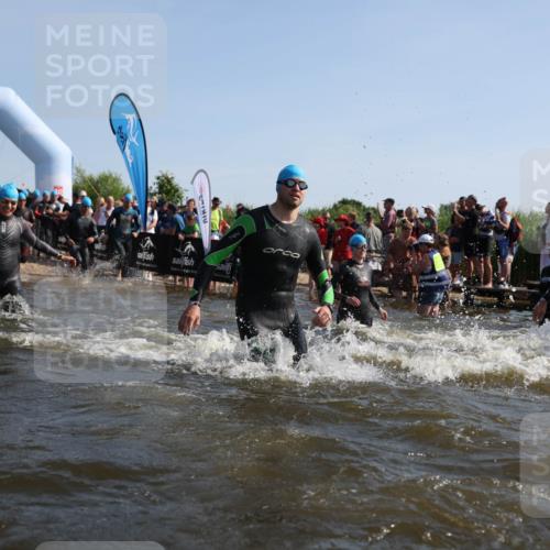 22.06.2025 - Viking Triathlon Michael Strokosch http://msf.ph/oto/8056539 22.06.2025 10:03:58 Schwimmen 26, 54, 77, 215, 220, 242, 315, 336, 383, 396, 433, 451, 495, 639, 657 meine-sportfotos.de