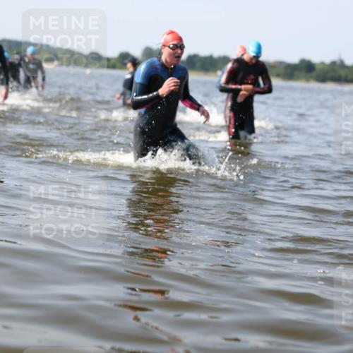 22.06.2025 - Viking Triathlon Michael Strokosch http://msf.ph/oto/8056541 22.06.2025 10:31:33 Schwimmen 3, 8, 98, 137, 158, 189, 311, 340, 350, 469, 613, 648 meine-sportfotos.de