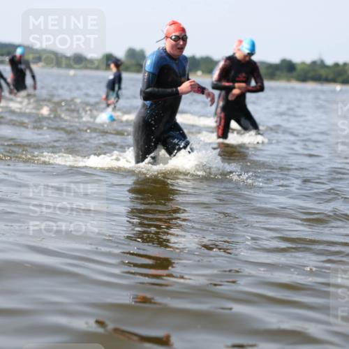 22.06.2025 - Viking Triathlon Michael Strokosch http://msf.ph/oto/8056543 22.06.2025 10:31:33 Schwimmen 3, 8, 98, 137, 158, 189, 311, 340, 350, 469, 613, 648 meine-sportfotos.de