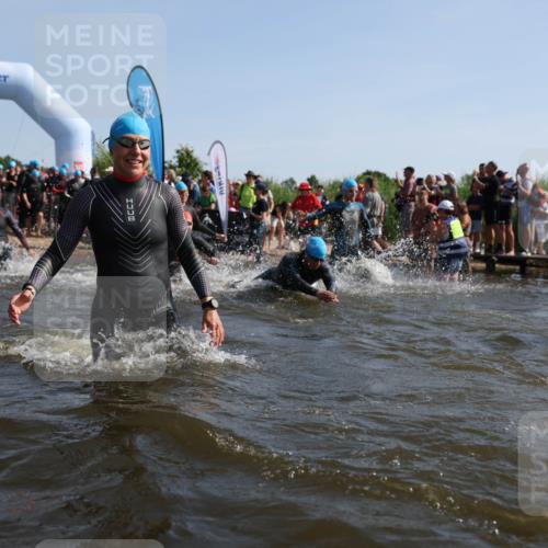 22.06.2025 - Viking Triathlon Michael Strokosch http://msf.ph/oto/8056544 22.06.2025 10:04:00 Schwimmen 54, 215, 220, 240, 242, 313, 315, 336, 370, 383, 433, 448, 614, 639, 657 meine-sportfotos.de
